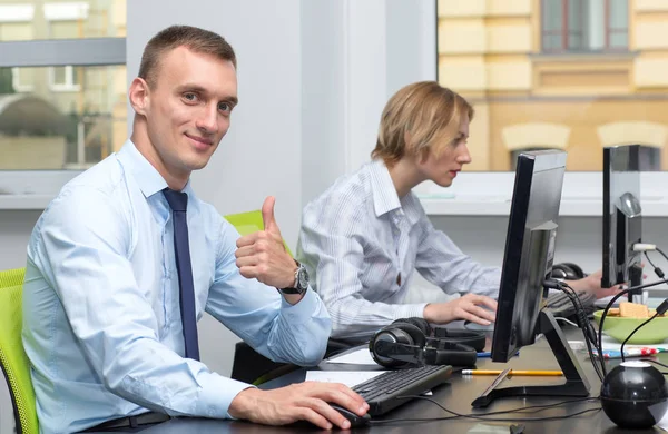 Man Woman Colleagues Looking Monitors Computers Business People Working Workplace — Stock Photo, Image
