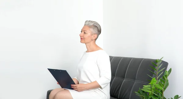 Mature Business Woman Sitting Sofa Office Fill Application Form Insurance — Stockfoto
