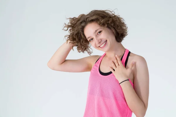 Portret Van Een Mooie Jonge Vrouw Een Roze Sportshirt Huidverzorging — Stockfoto