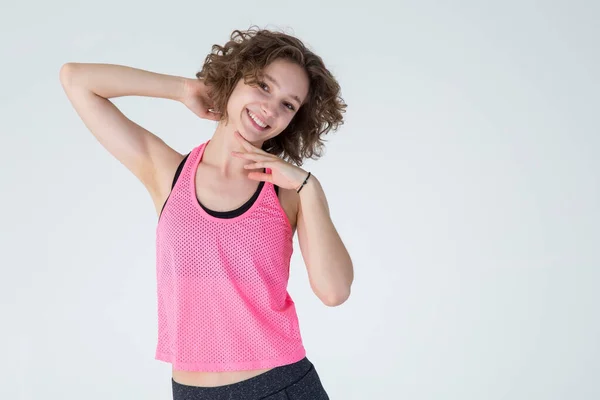 Portret Van Een Mooie Jonge Vrouw Een Roze Sportshirt Huidverzorging — Stockfoto