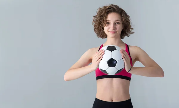 Portrait Une Jeune Femme Sportive Avec Ballon Football Dans Les — Photo