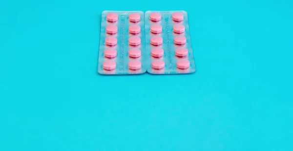 Ροζ Χάπια Μπλε Φόντο Ιατρικά Φάρμακα — Φωτογραφία Αρχείου