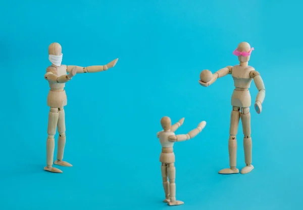 Concept Verbod Balspelen Met Kinderen Tijdens Quarantaine Een Groep Houten — Stockfoto