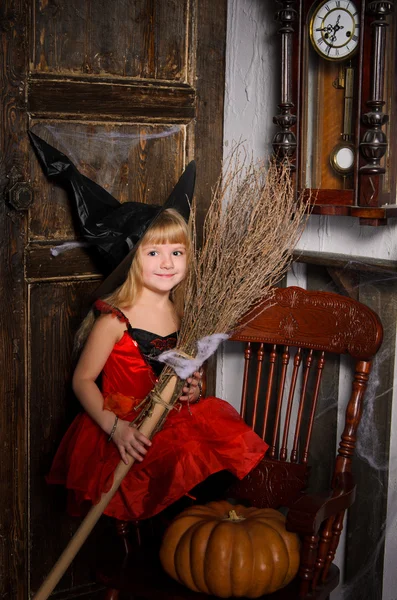 Mignonne Fille Sorcière Blonde Halloween Robe Rouge Chapeau Noir Avec — Photo