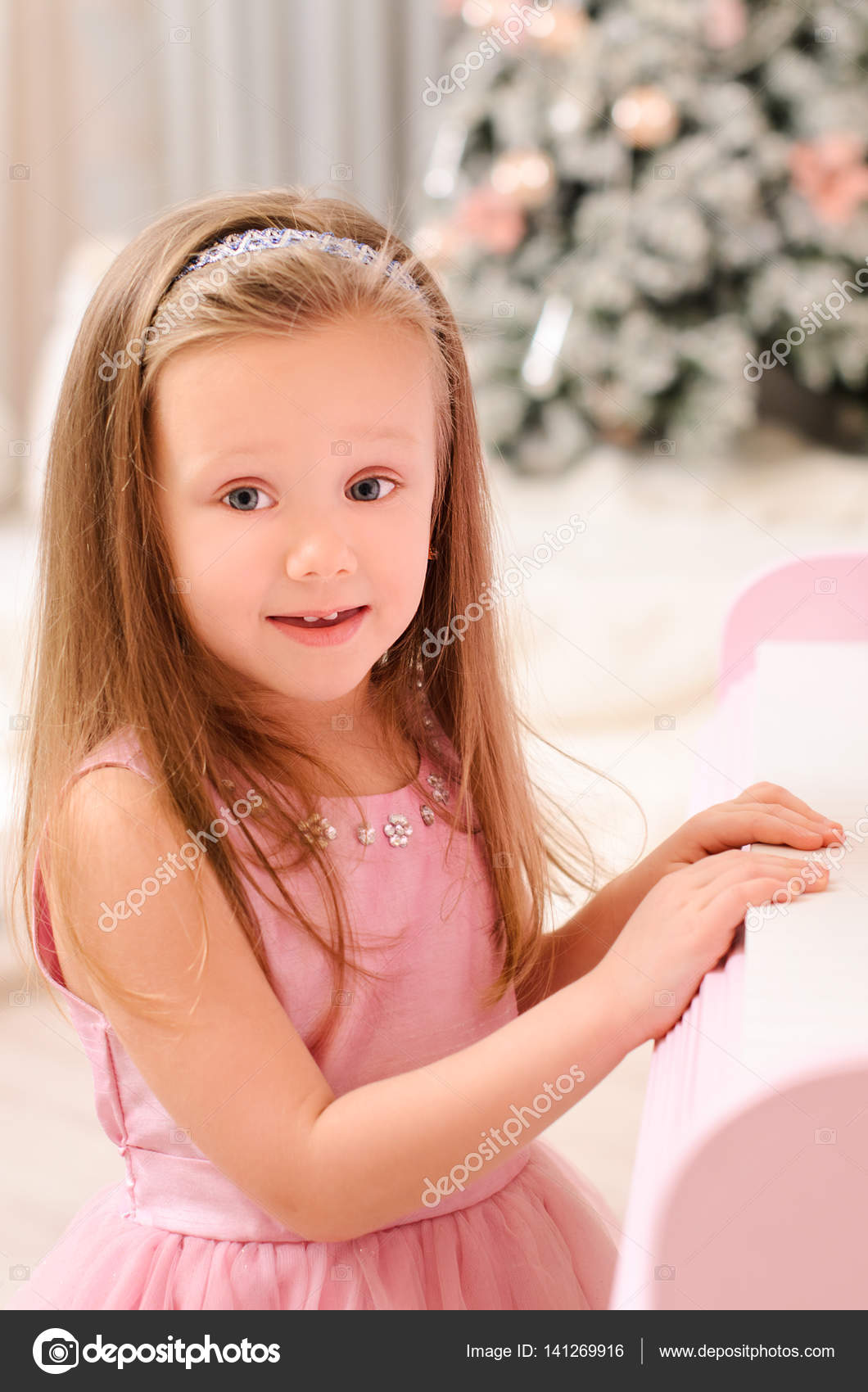 Little Girl With Straight Hair Funny Little Girl Straight