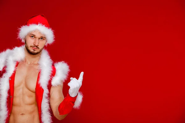 Sexy muskularny mężczyzna w santa jednolite. Boże Narodzenie nowy rok — Zdjęcie stockowe