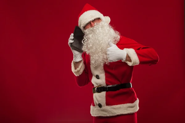 Happy santa claus talking on mobile phone and show okay gesture. — Stock Photo, Image