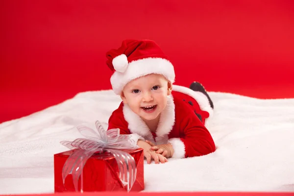 Hermoso bebé celebra la Navidad. Vacaciones de Año Nuevo. regalo — Foto de Stock