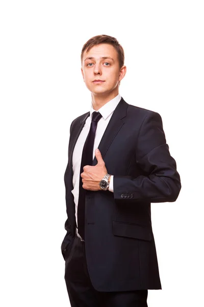 Joven hombre de negocios guapo en traje negro está de pie recto, retrato aislado sobre fondo blanco — Foto de Stock