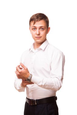 Genç yakışıklı işadamı Beyaz gömlekli düz duruyor ve kameraya baktığımızda, portre beyaz arka plan üzerinde izole