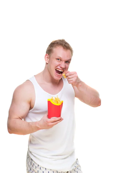El fracaso de la dieta del hombre gordo comiendo papas fritas comida rápida. Retrato de una persona con sobrepeso que estropeó la comida saludable. La comida chatarra conduce a la obesidad. Disrupción del concepto de dieta. Él está tratando de seguir una dieta —  Fotos de Stock