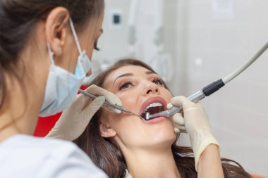 Dişçide. Eylem kadın diş hekimi