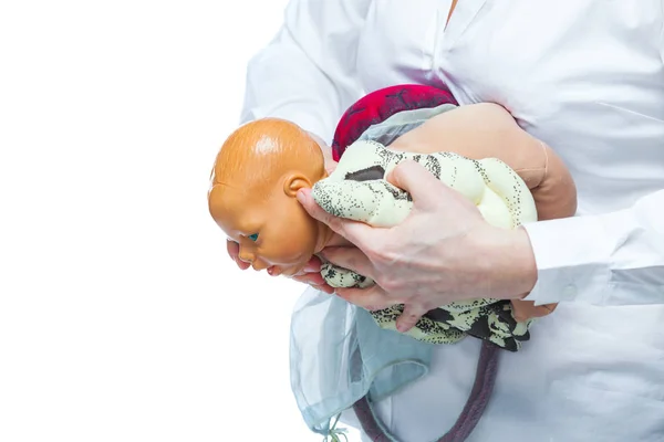 El médico esquemáticamente en la disposición muestra el proceso de pasar al niño a través del canal de parto de una mujer. Educación, preparación para el parto, escuela de mujeres . —  Fotos de Stock