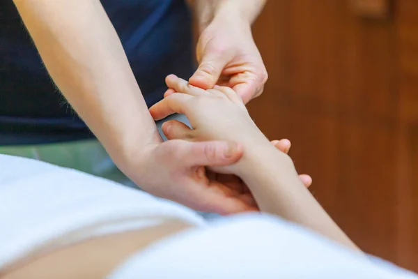 Close-up of massage therapist hands massaging her clients hands — Stock Photo, Image