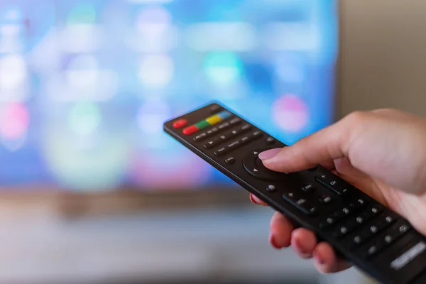 Uzaktan kumanda akıllı televizyonla etkileşim