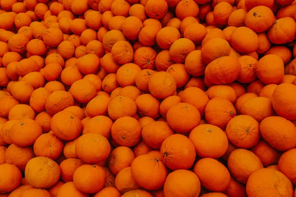 Bir Sürü Portakal Mandalina Portakal Satışı Meyve Pazarı — Stok fotoğraf