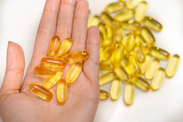 Omega 3 balık yağı kapsülleri hazır.