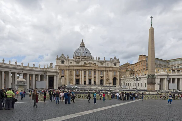Vatikánský městský stát, pouť v dešti. — Stock fotografie