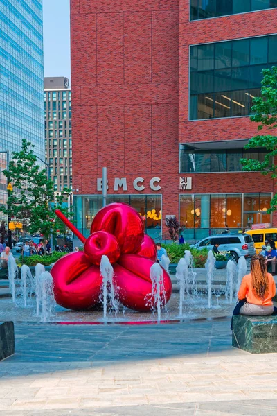 Red Bang on Flower by Jeff Koons, New York . — стоковое фото