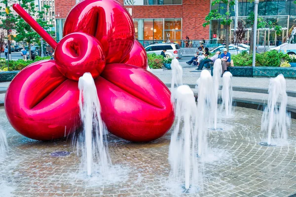 Flor de balão vermelho por Jeff Koons, New York . — Fotografia de Stock