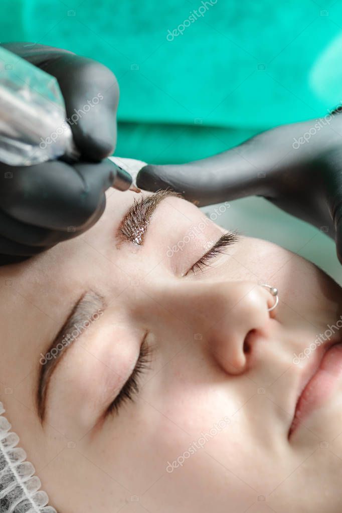 Permanent makeup. Permanent tattooing of eyebrows — Stock ...