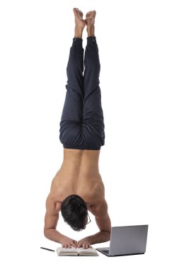 Evde salgın hastalığı olan çocukları karantinaya alıp incelemek. Spor yapmaya ve dijital araçlarla çalışmaya devam edin..