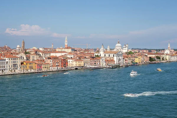 Uitzicht op Venetië op een zonnige dag — Stockfoto