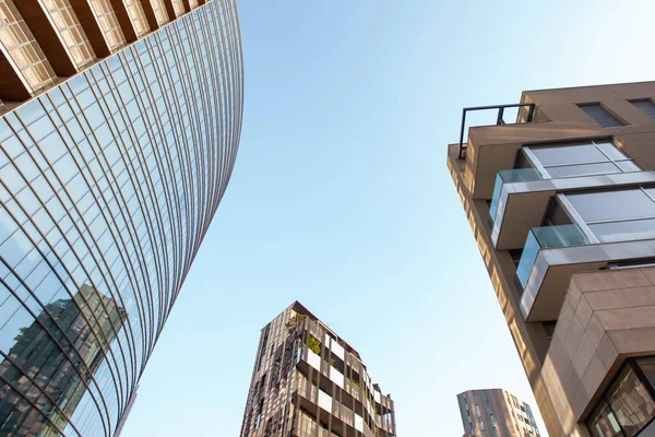 Milan, Italy, March 2020. Modern business skyscrapers, high-rise buildings. The concept of business, poverty, finance, earnings and well-being. Milan 01.20. — Stock Photo, Image