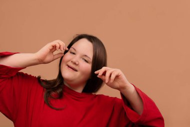 Sol altta güzel bir kız..