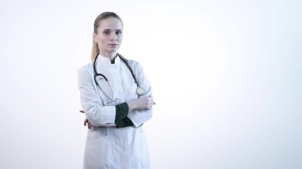 Un divieto per i medici. Una giovane ragazza medico vieta . — Video Stock