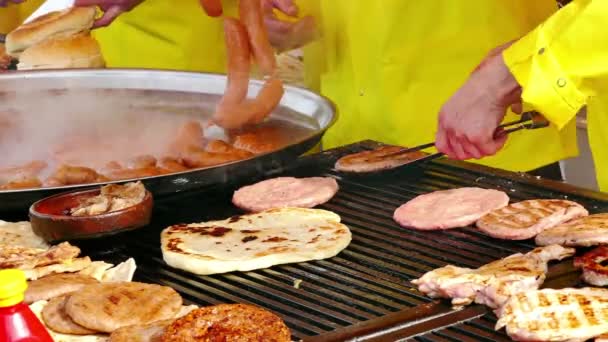 Vet Calorie Voedsel Worst Van Varkensvlees Gegrild Vlees Vlees Grill — Stockvideo