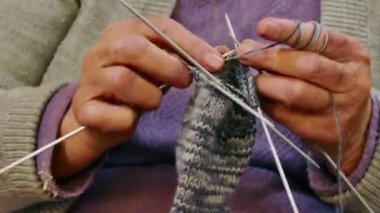 Kadın yakından, 4k kış çorap örgü Video klip