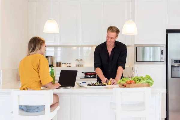 Couple Making Lunch White Island Kitchen Home — 스톡 사진