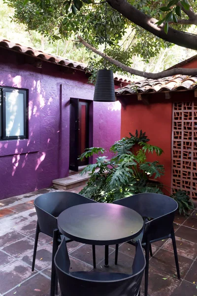 Типичная мексиканская терраса на открытом воздухе — стоковое фото