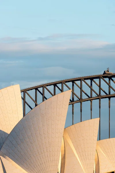 28 juli: Detalj av Operahuset och Harbour Bridge, Sydney, New South Wales, Australien — Stockfoto