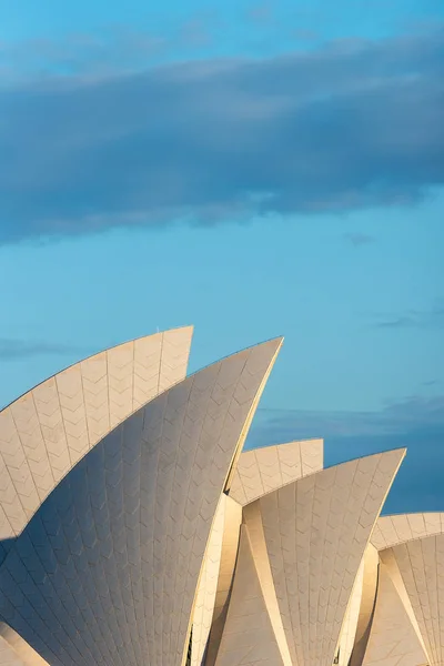 28 juillet : Détail du toit de l'Opéra de Sydney, Sydney, Nouvelle-Galles du Sud, Australie — Photo