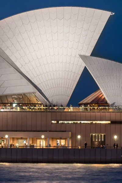 28 de julho: Sydney Opera House à noite em Sydney, Austrália — Fotografia de Stock
