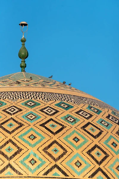 Yazd, İran 'da renkli bir kubbe — Stok fotoğraf