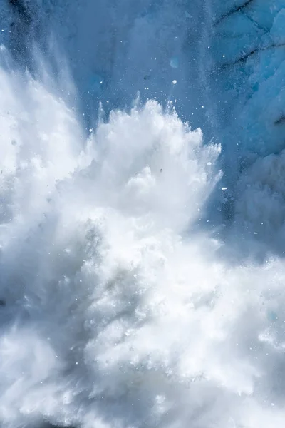 アルゼンチンのペリト・モレノ氷河に降る氷の眺め ロイヤリティフリーのストック写真