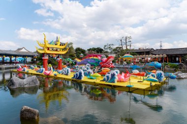 7 Mart 2019: Jianshui, Çin 'deki Zhu ailesinin göletindeki fenerler