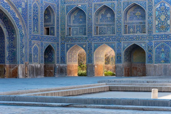 Εργασίες σε τοίχους του τζαμιού Ιμάμ, πλατεία Ιμάμ στο Ισπαχάν του Ιράν — Φωτογραφία Αρχείου