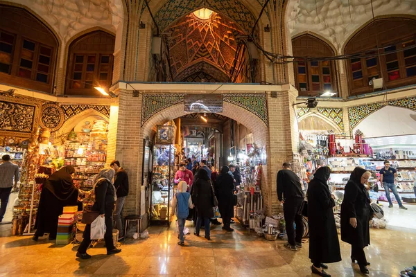 10 marzo 2019: La gente sul Gran Bazar è un vecchio bazar storico. Teheran, Iran — Foto Stock