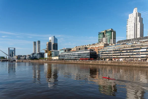 November 3, 2019: Waterfront at Puerto Madero and a man kayaking. Buenos Aires, Argentina — Stock Photo, Image