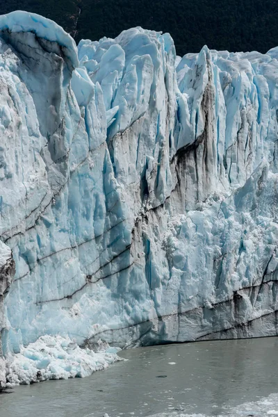 Άποψη του παγετώνα Perito Moreno σε μια ηλιόλουστη μέρα που βρίσκεται στο Εθνικό Πάρκο Los Glaciares. Αργεντινή — Φωτογραφία Αρχείου