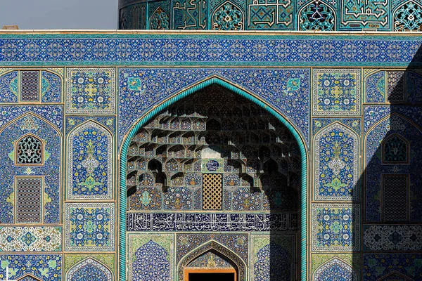 Tilework on walls of Imam Mosque, Imam Square in Isfahan, Iran — Stock Photo, Image