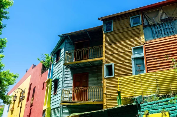 阿根廷布宜诺斯艾利斯La boca的Caminito地区多彩的房屋 — 图库照片