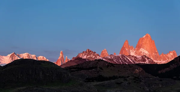 Amanecer en el Monte Fitz Roy. El Chalten, Patagonia, Argentina — Foto de Stock