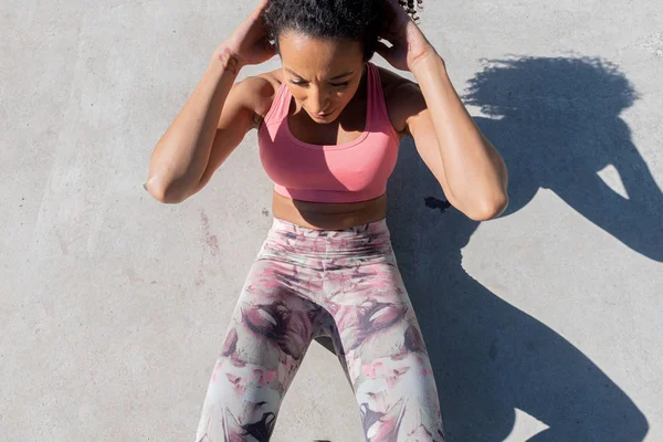 Young Afroamerican Woman Doing Sit Ups Urban Park Buenos Aires — Stock Photo, Image