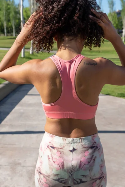 Latin American Woman Wearing Pink Sport Top Tattoo Her Back — Stock Photo, Image