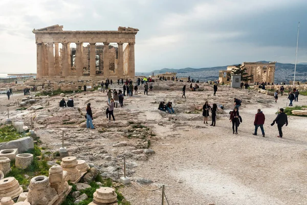 February 2018 Tourists Visiting Parthenon Acropolis Athens Greece — Stock Photo, Image